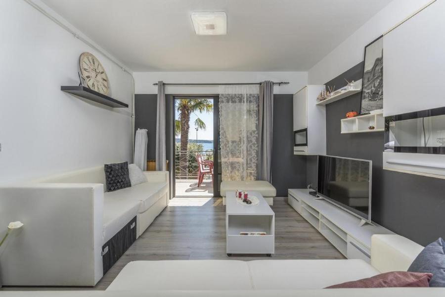 Apartment Zak Novigrad  Bagian luar foto